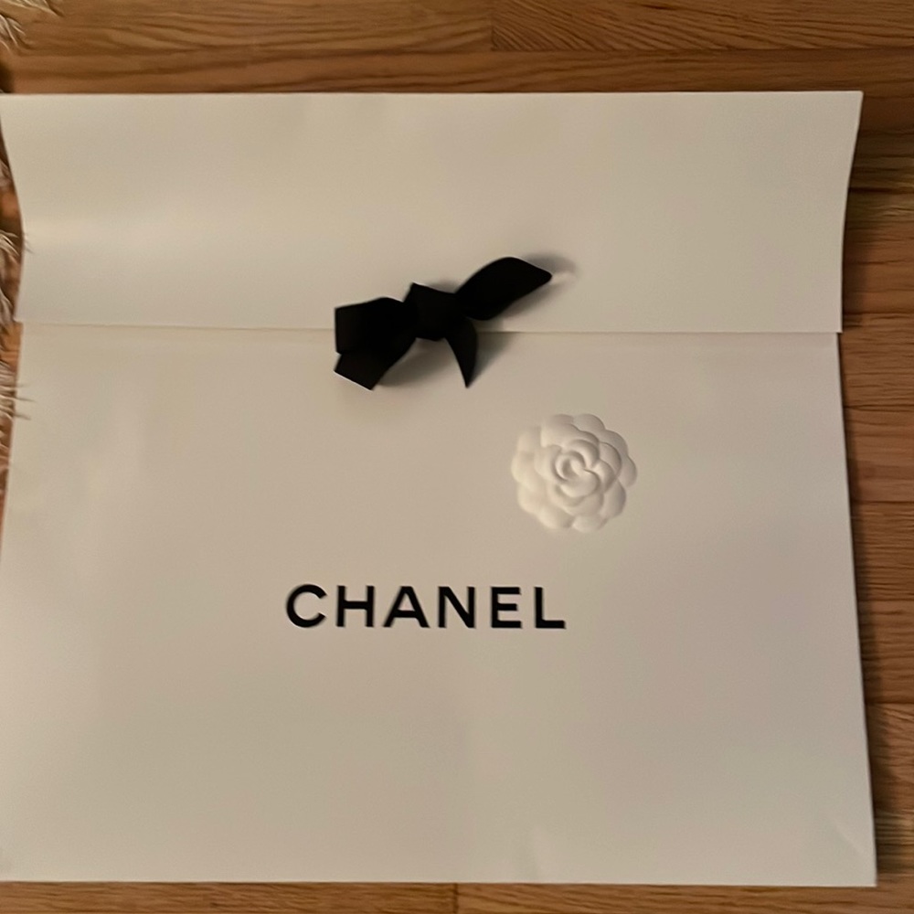 Chanel container